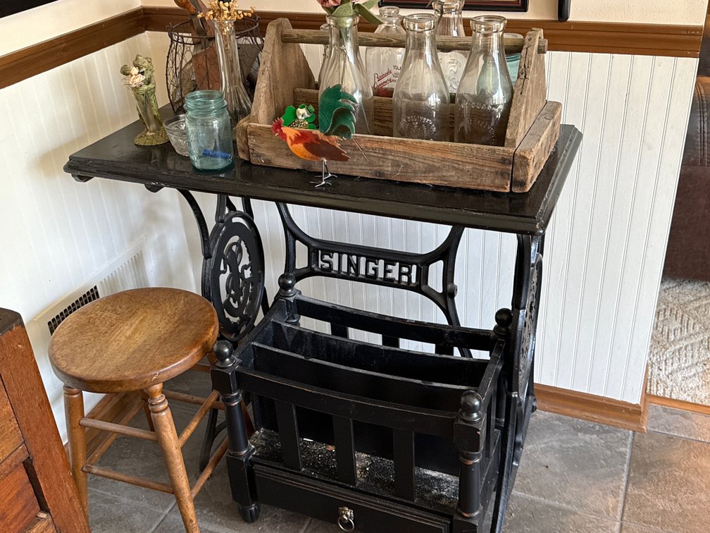 ANTIQUE DECOR 