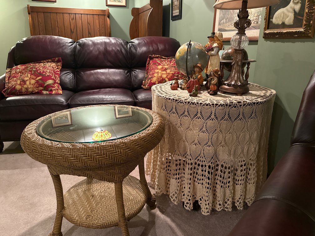 END TABLES/ DECOR