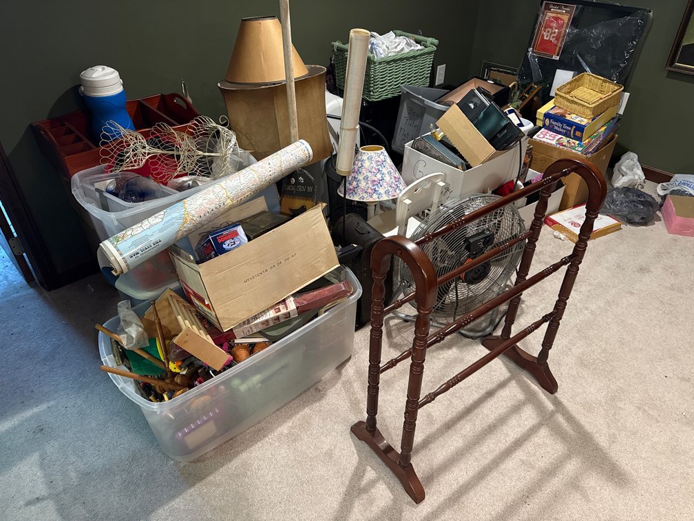 CORNER CONTENTS 