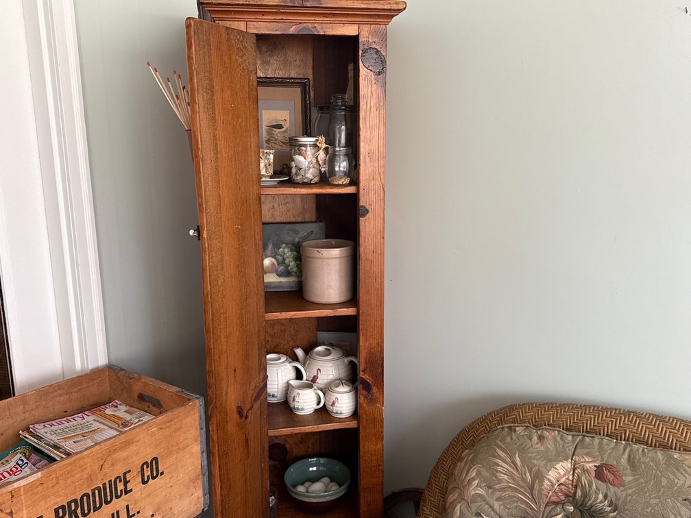 CABINET W/ CONTENTS 
