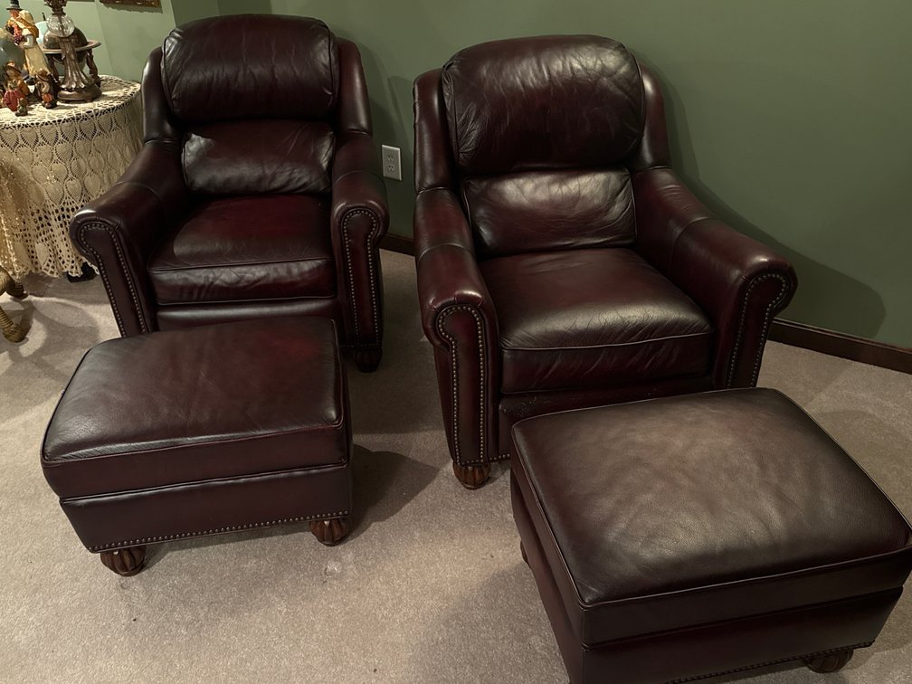 CHAIRS & OTTOMANS 