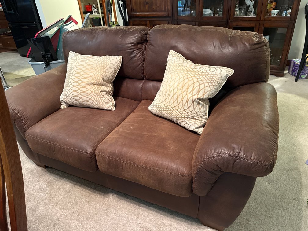 LOVE SEAT 