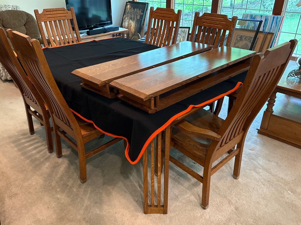 DINING ROOM TABLE 