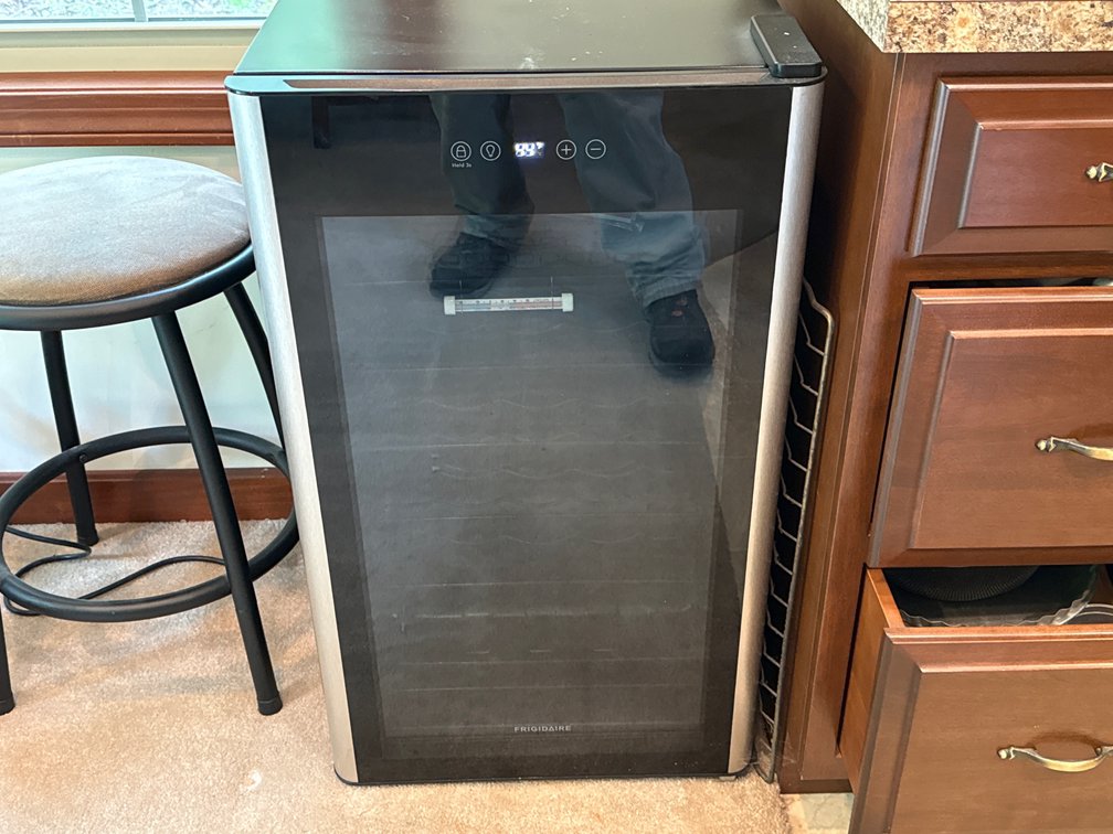 FRIGIDAIRE WINE COOLER 