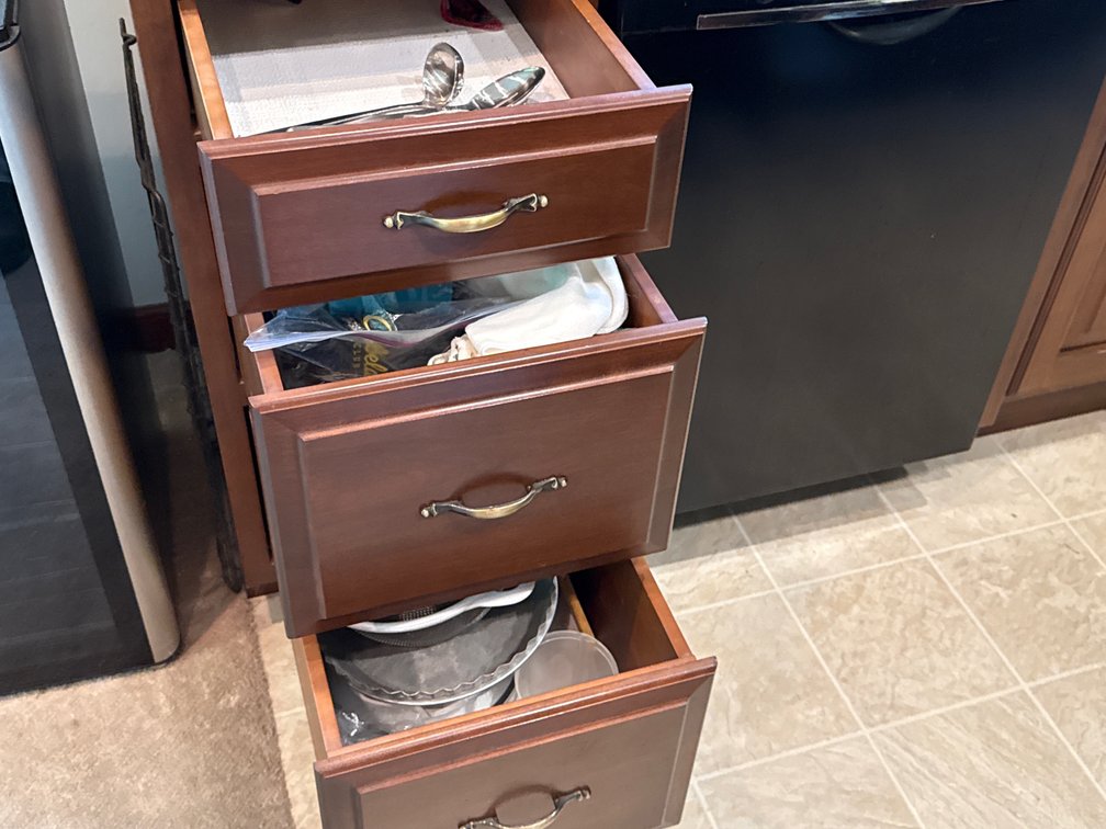 BOTTOM CABINET CONTENTS 