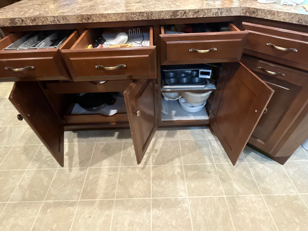 ISLAND CABINET CONTENTS 
