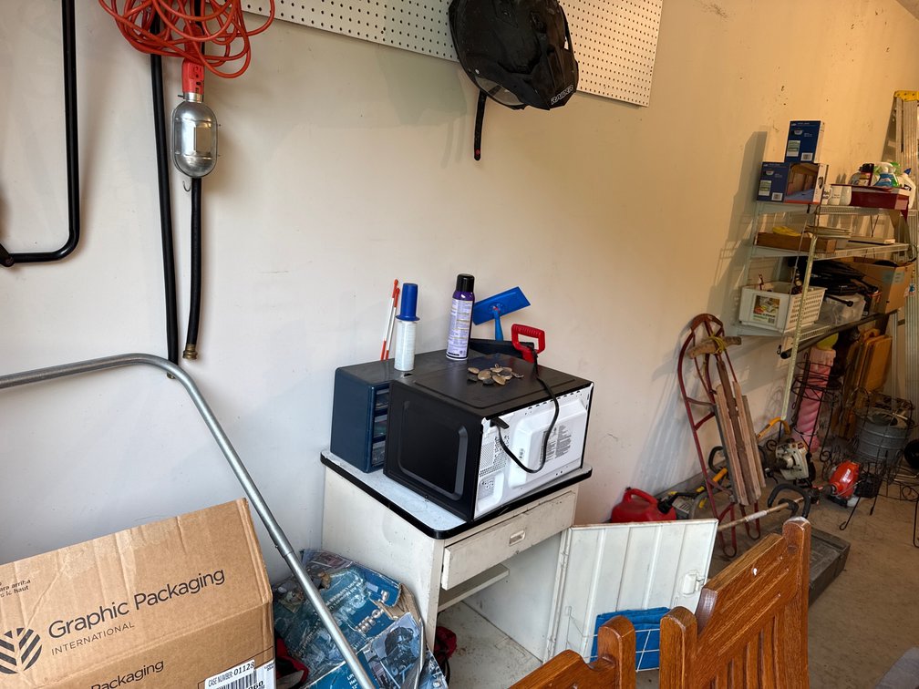 GARAGE WALL CONTENTS 