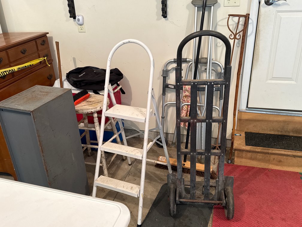 REAR GARAGE CONTENTS 