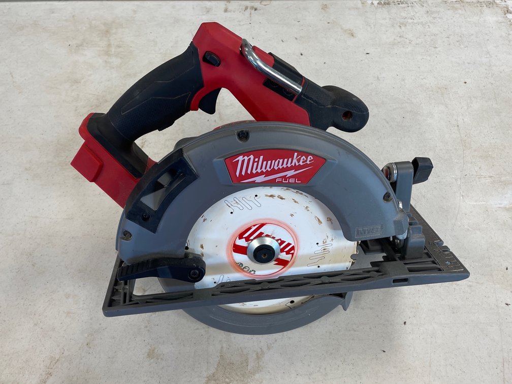 MILWAUKEE CIRCULAR SAW 