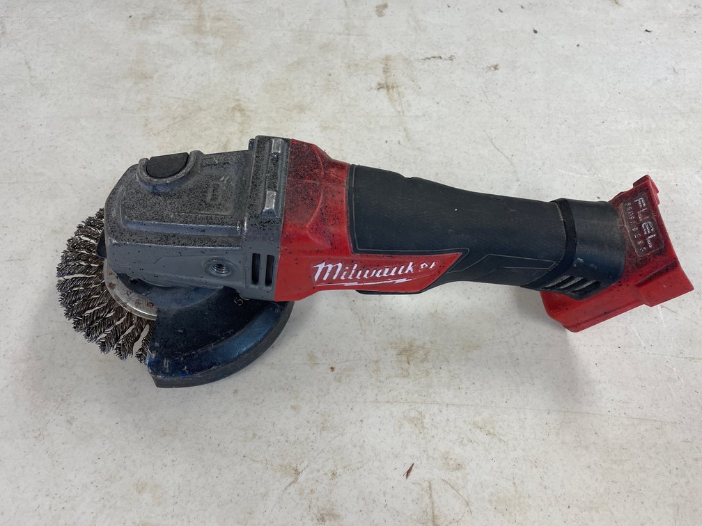 MILWAUKEE GRINDER 