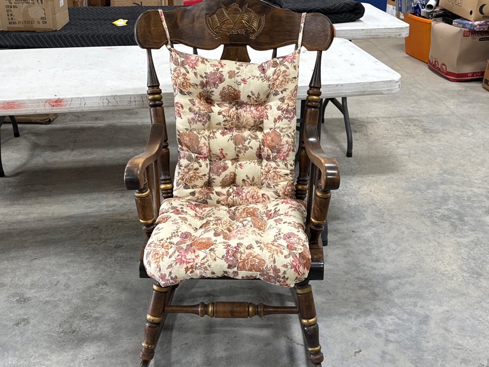 ROCKING CHAIR 