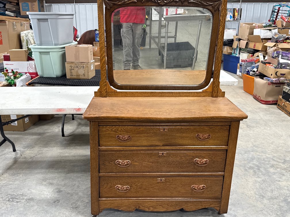 MIRROR TOP DRESSER