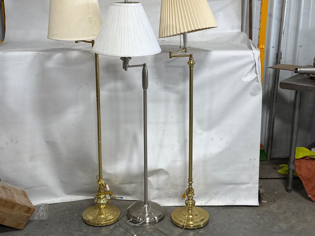 FLOOR LAMPS 