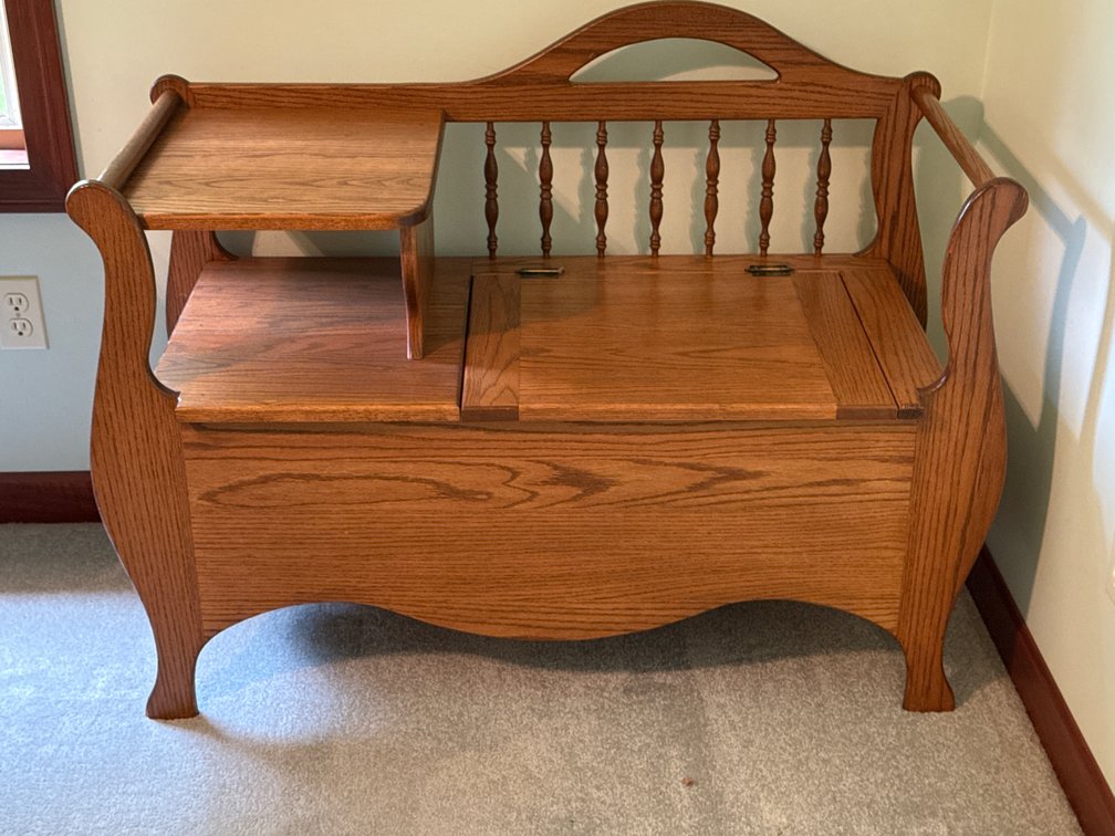 GOSSIP BENCH
