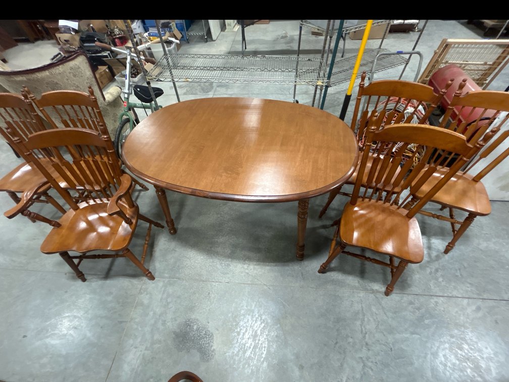 DINING ROOM TABLE & CHAIRS 