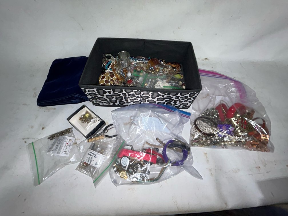 COSTUME JEWELRY 