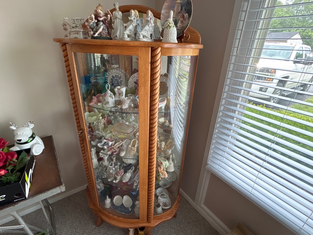 DISPLAY W/ CONTENTS 