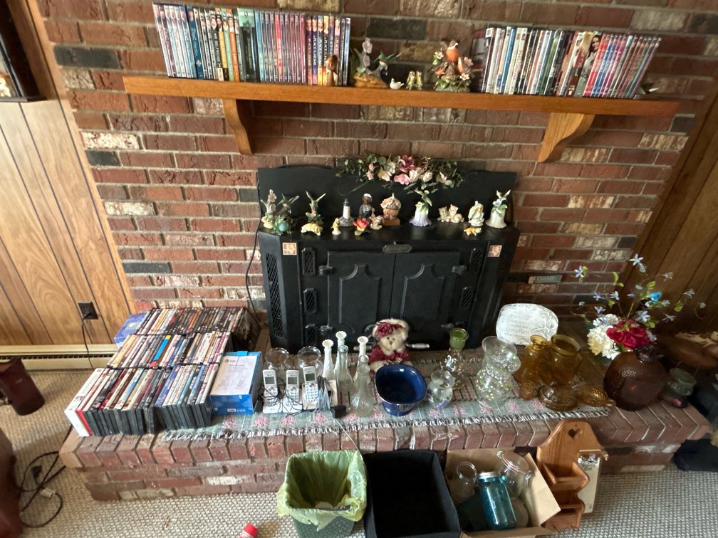 MANTLE CONTENTS 