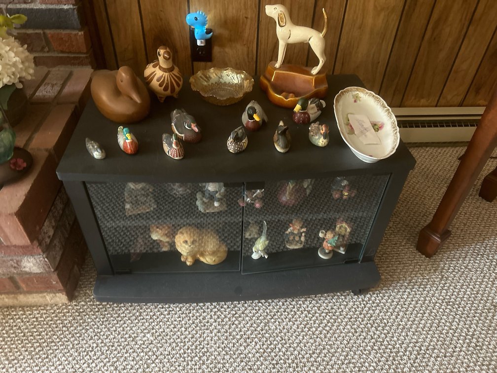 TV STAND W/ CONTENTS 