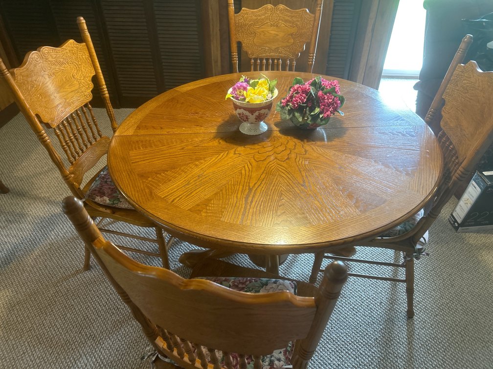 DINING ROOM TABLE 