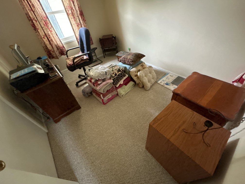 BEDROOM CONTENTS 