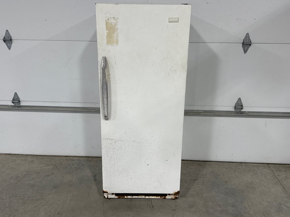 MAGIC CHEF FREEZER