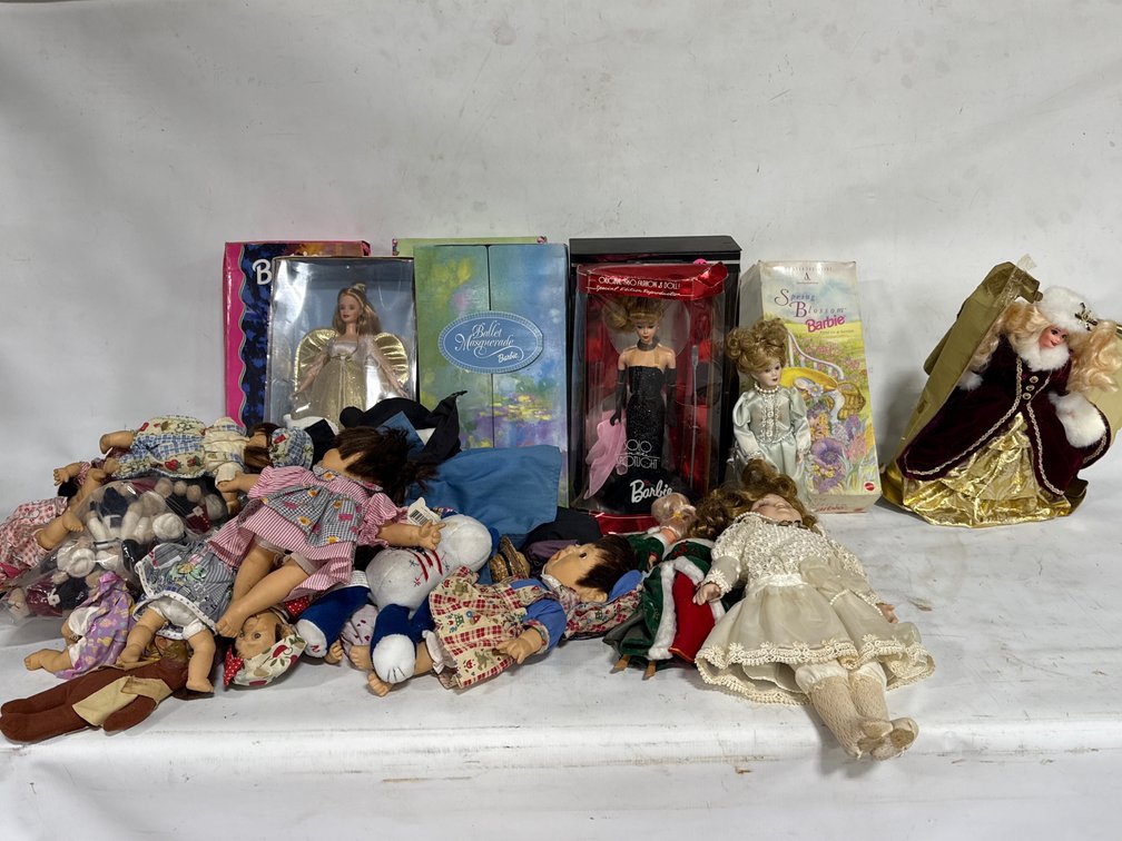 DOLLS 