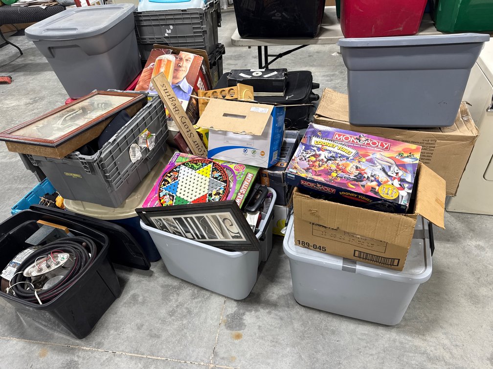 GAMES, DECOR, TOTES