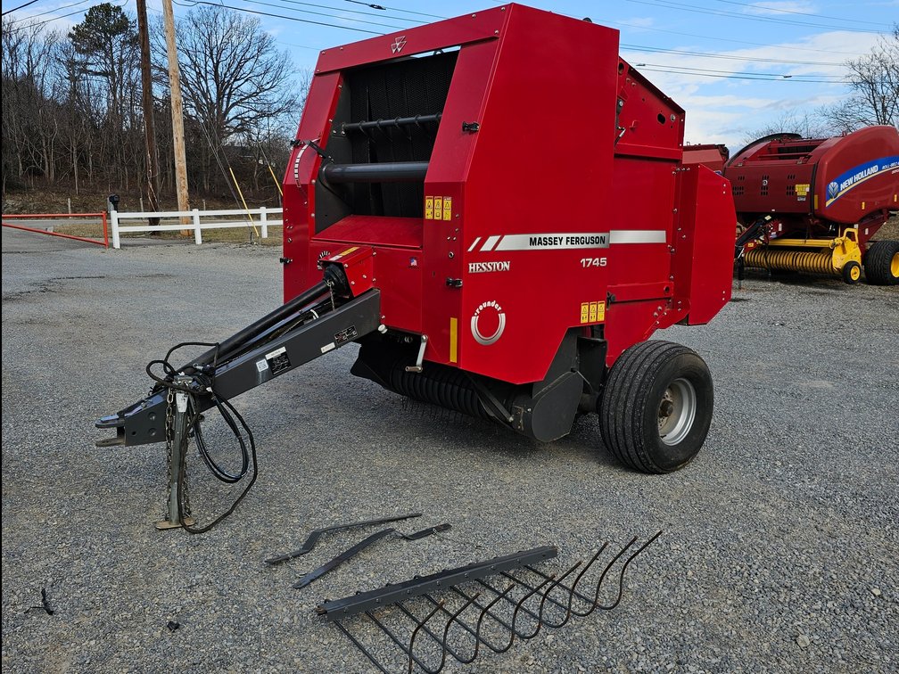 2019 Massey Ferguson Hesston 1745