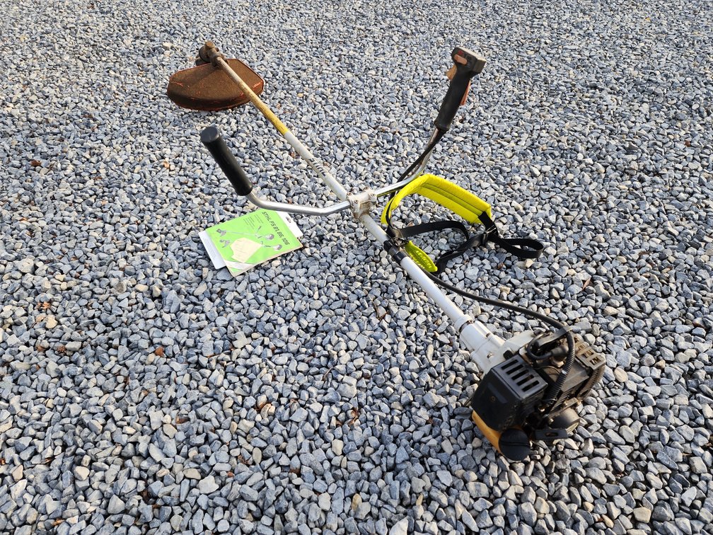 Stihl FS 86 Weedeater W/Owners Manual (Ran When Tested) 