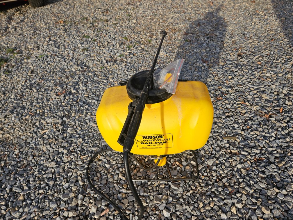 Hudson Commercial Bak-Pak Sprayer 4 Gallon 