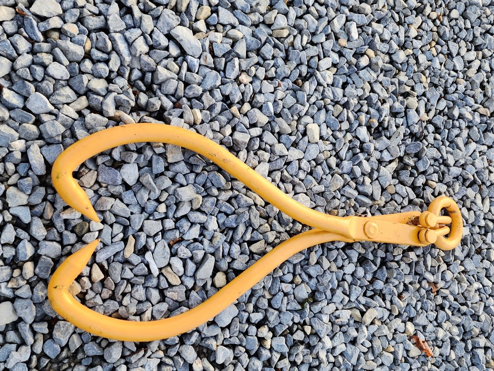 Roughneck Log Tongs - Measure 28" Long 