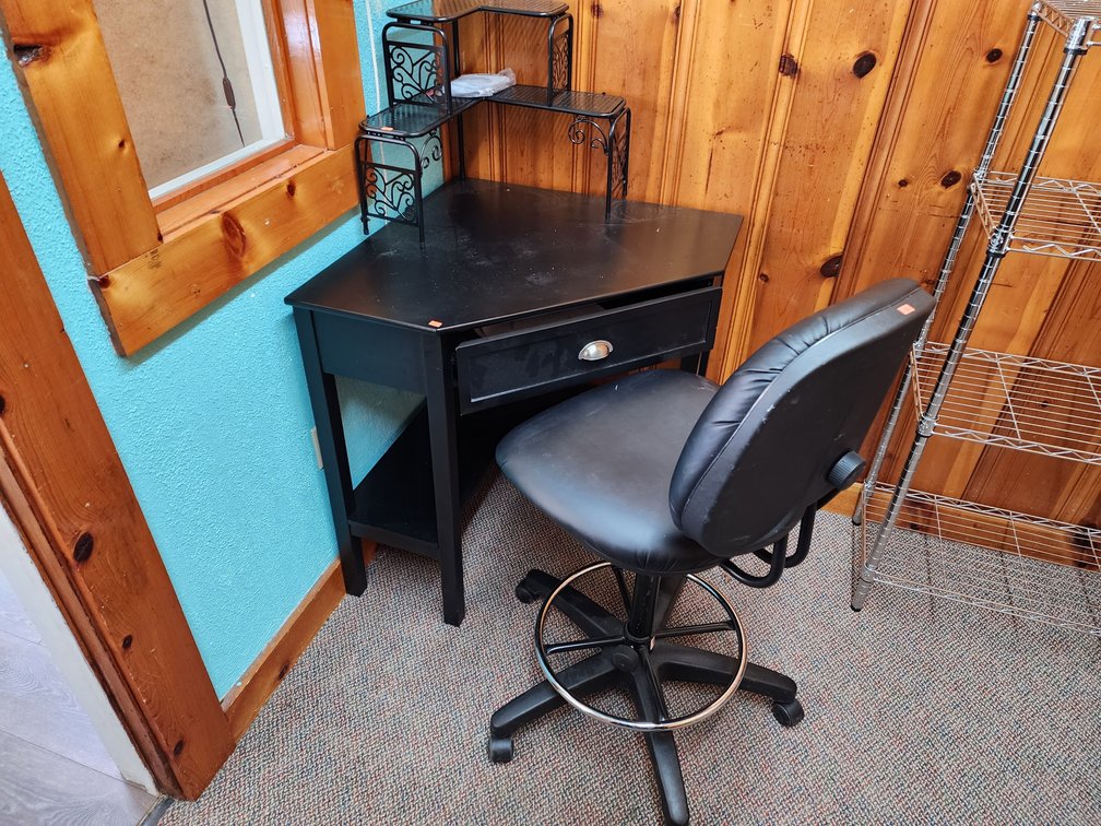 Corner Desk W/Desktop Organizer and Rolling Chair