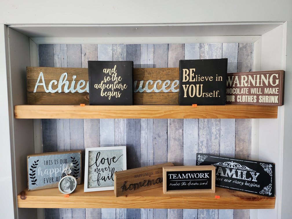 Decorative Signs (10) Included