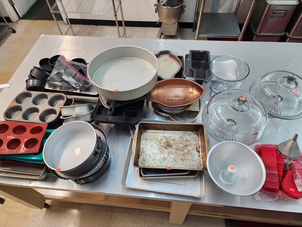 Cake Platters - Baking Pans - Muffin Pans and More 