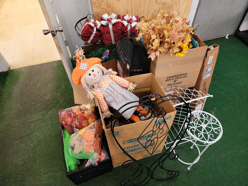 Christmas Decor - Fall Decor - and More 