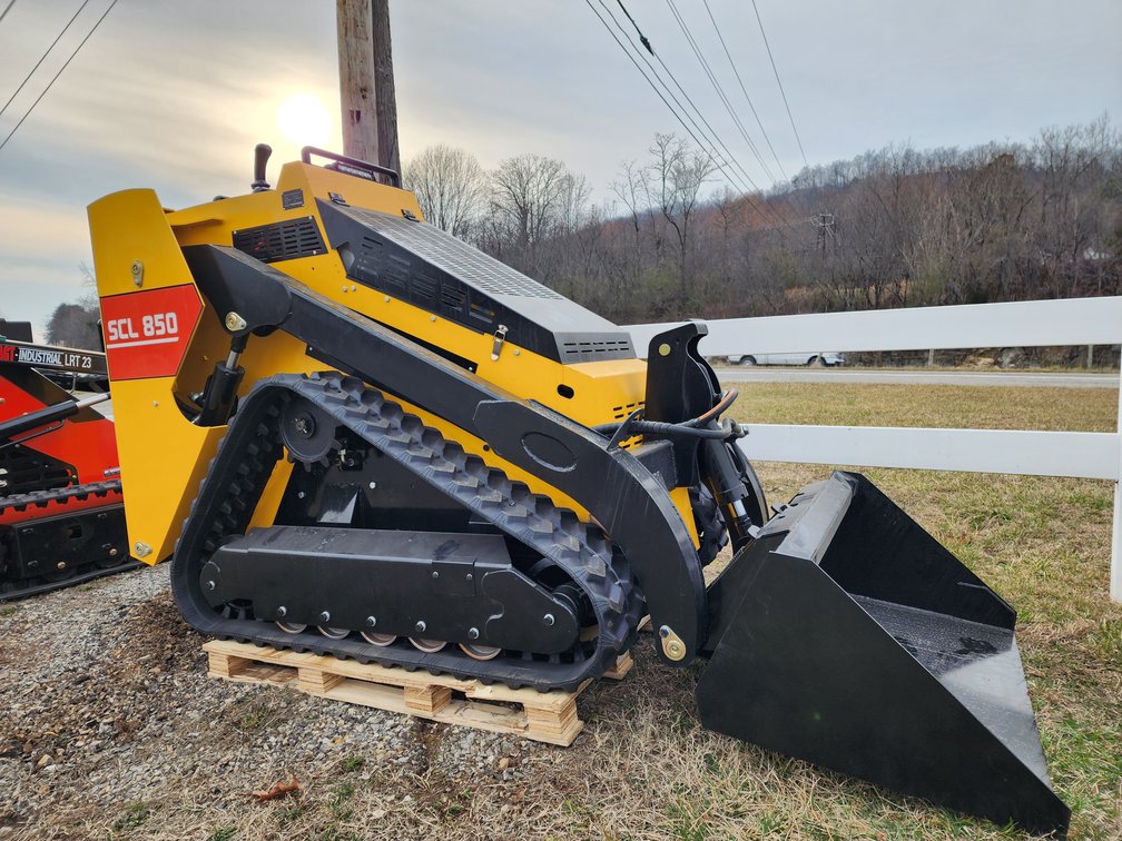 Diggit SCL 850 Mini Skid Steer - 740cc Engine (Unused) - Worked When Tested - Sold As-Is 