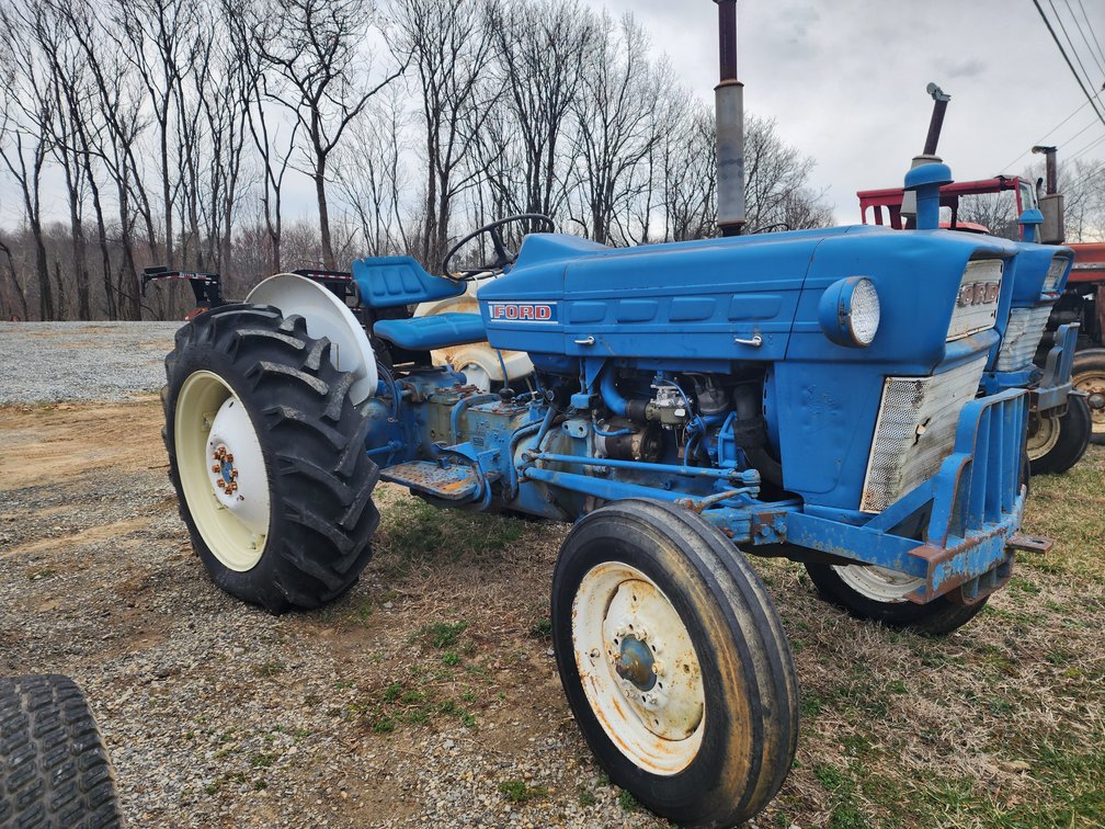 Ford 2000 Gas 2wd Tractor