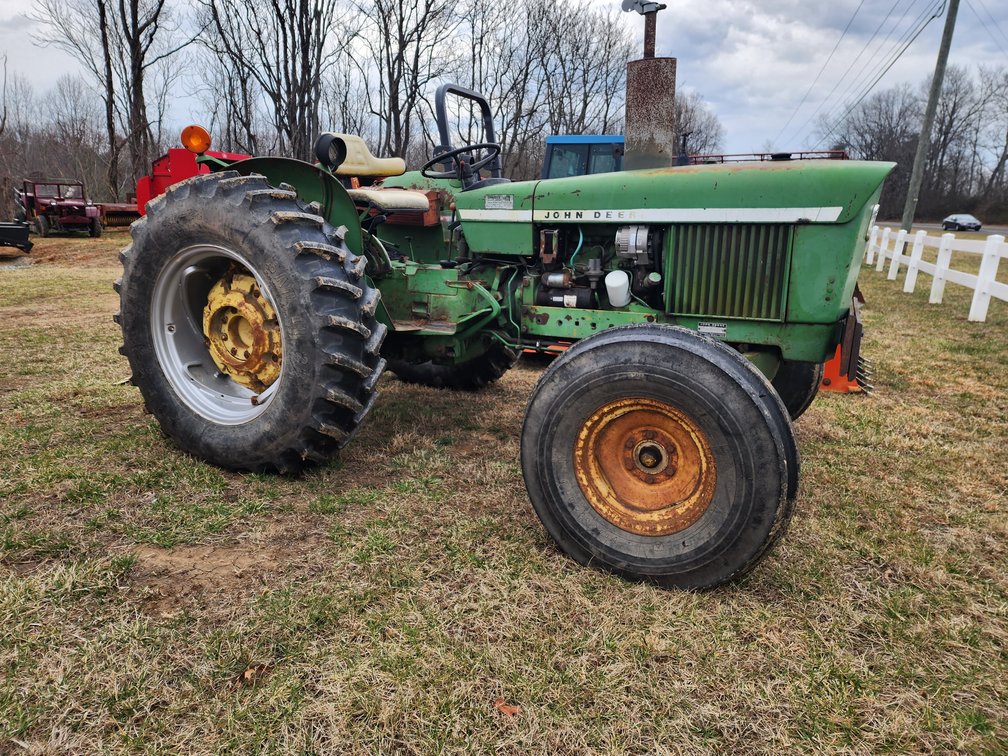 John Deere  1530 Tractor- 2WD  - Manual Transmission  - Good Tires  - Diesel Engine  - 