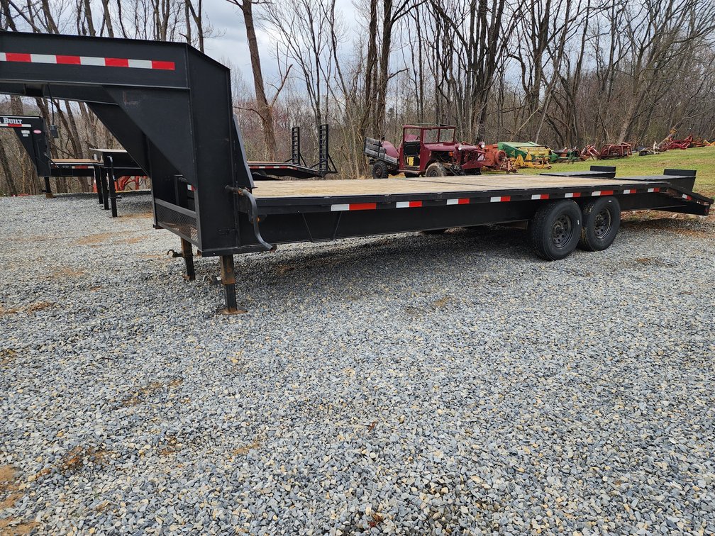 20' Flat Bed Trailer w/5'DoveTail - Goose Neck 