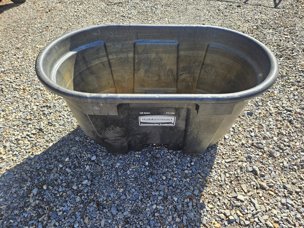 Rubbermaid 100 Gallon Plastic Water Tub 