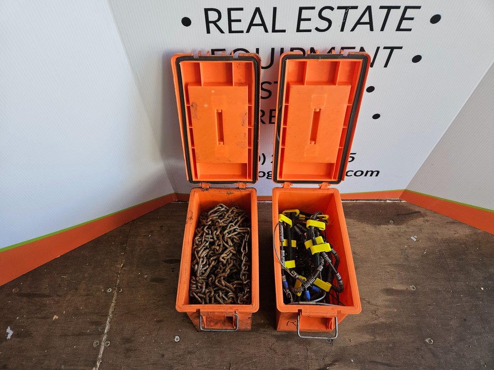Tire Chains  and Plastic Carry Case