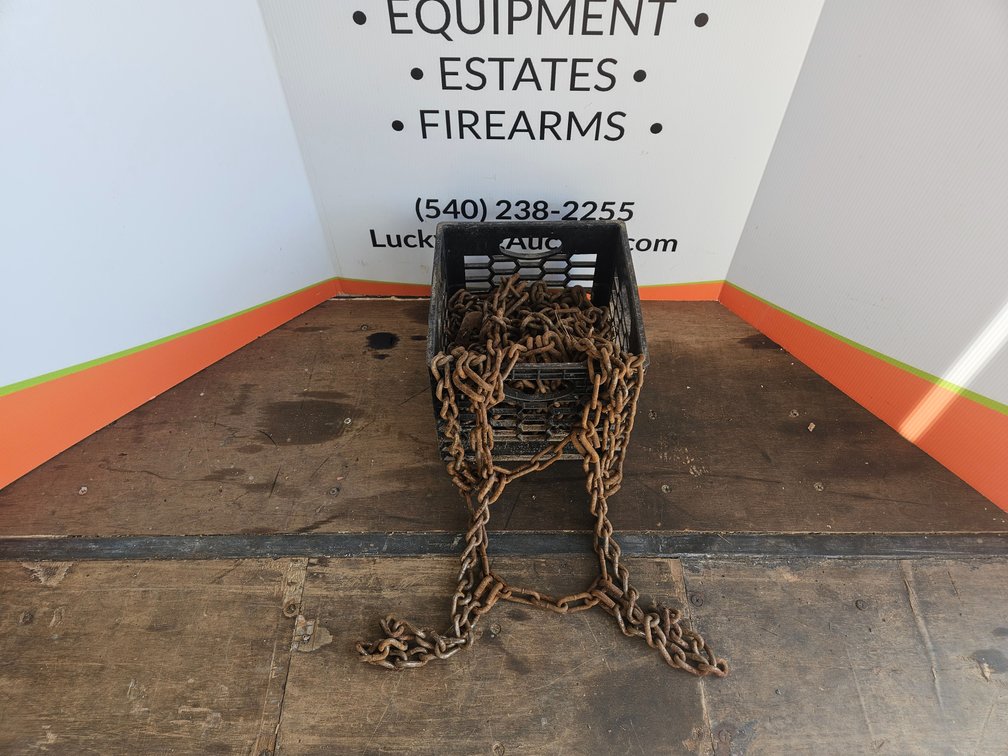 Large Tire Chains W/Plastic Tote 