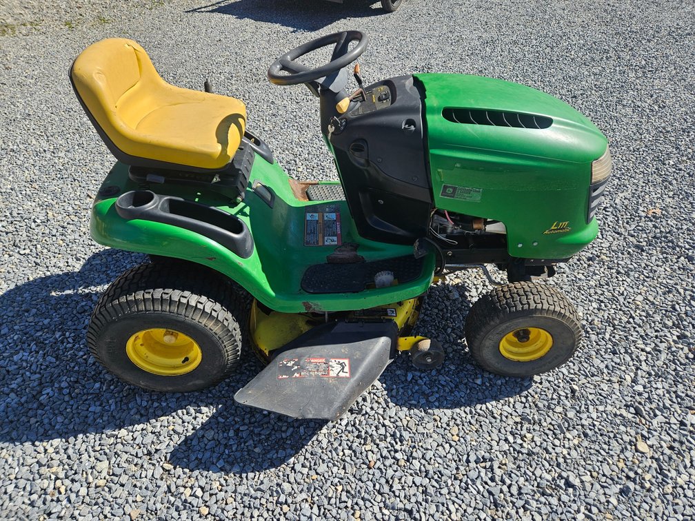 John Deere L111 Riding Mower 20hp 42" Cut Hydrostatic Transmission New Battery and Carburetor (Worked When Tested)