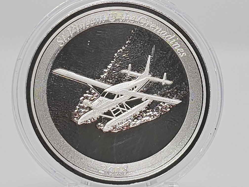 2018 St Vincent & the Grenadines - Queen Elizabeth II - 1 Oz .999 Silver Round w/ Capsule 