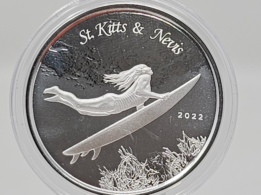 2022 St Kitts & Nevis - Queen Elizabeth II - 1 Oz .999 Silver Round w/ Capsule 