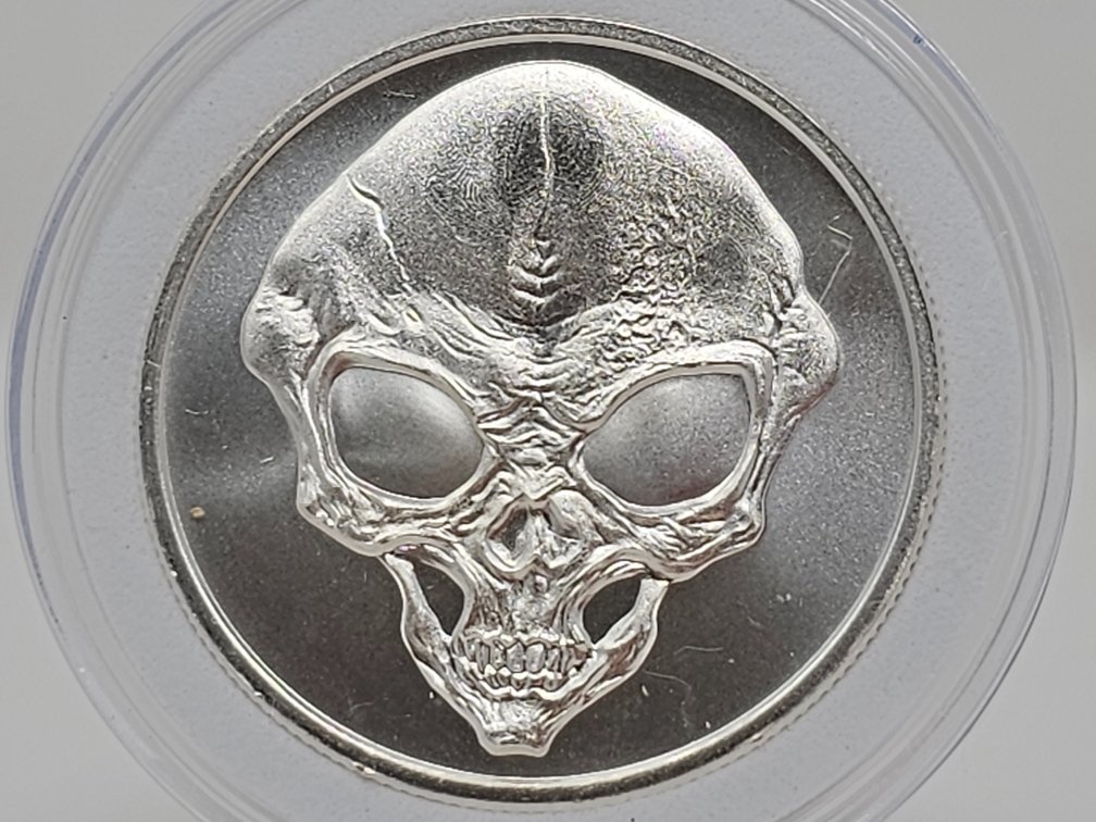 Intaglio Mint 2023 - Alien - 1 Oz .999 Silver Round w/ Capsule 