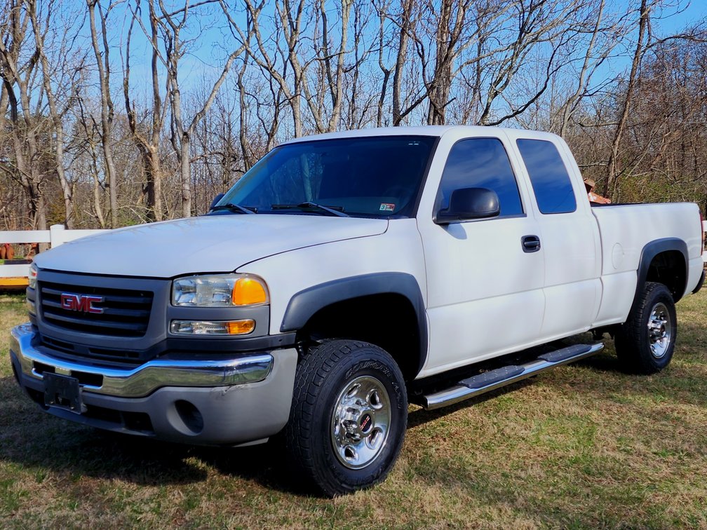 2005 GMC 2500 Sierra Pickup  - 4WD  - 129K Miles - Solid Truck - Rebuilt Title