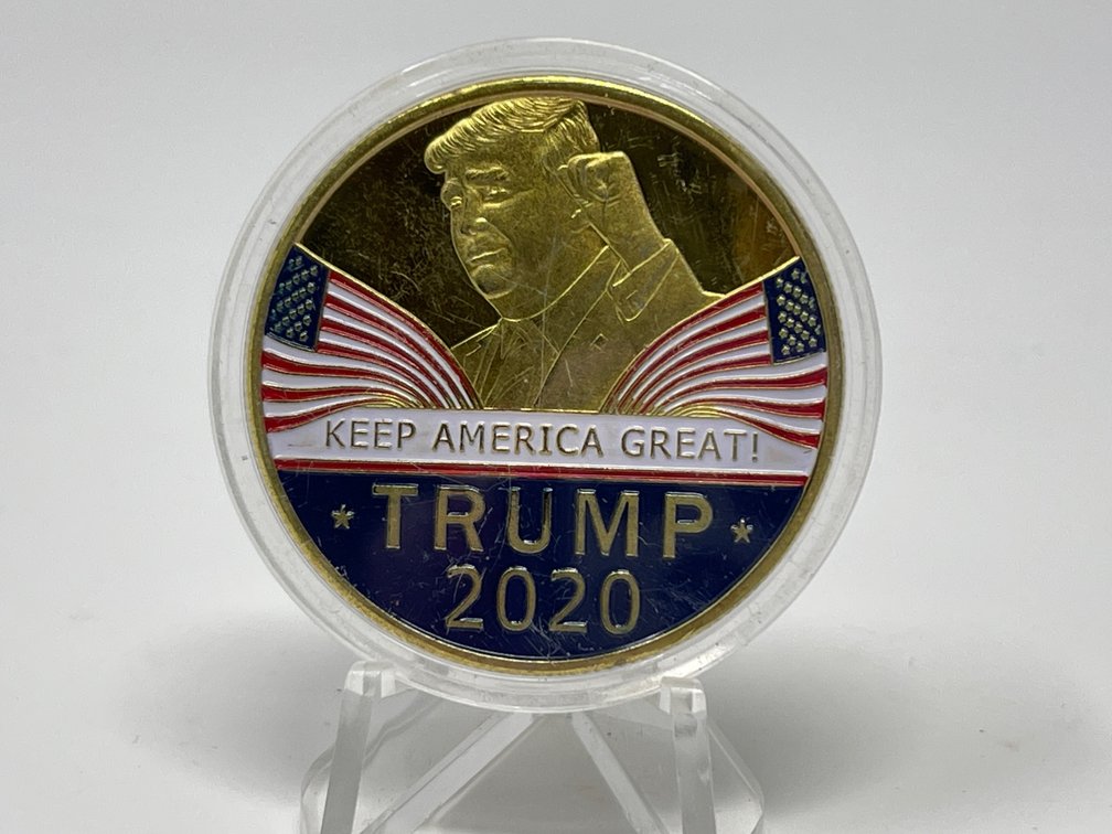 Trump 2020 Keep America Great Novelty Coin in Plastic Case