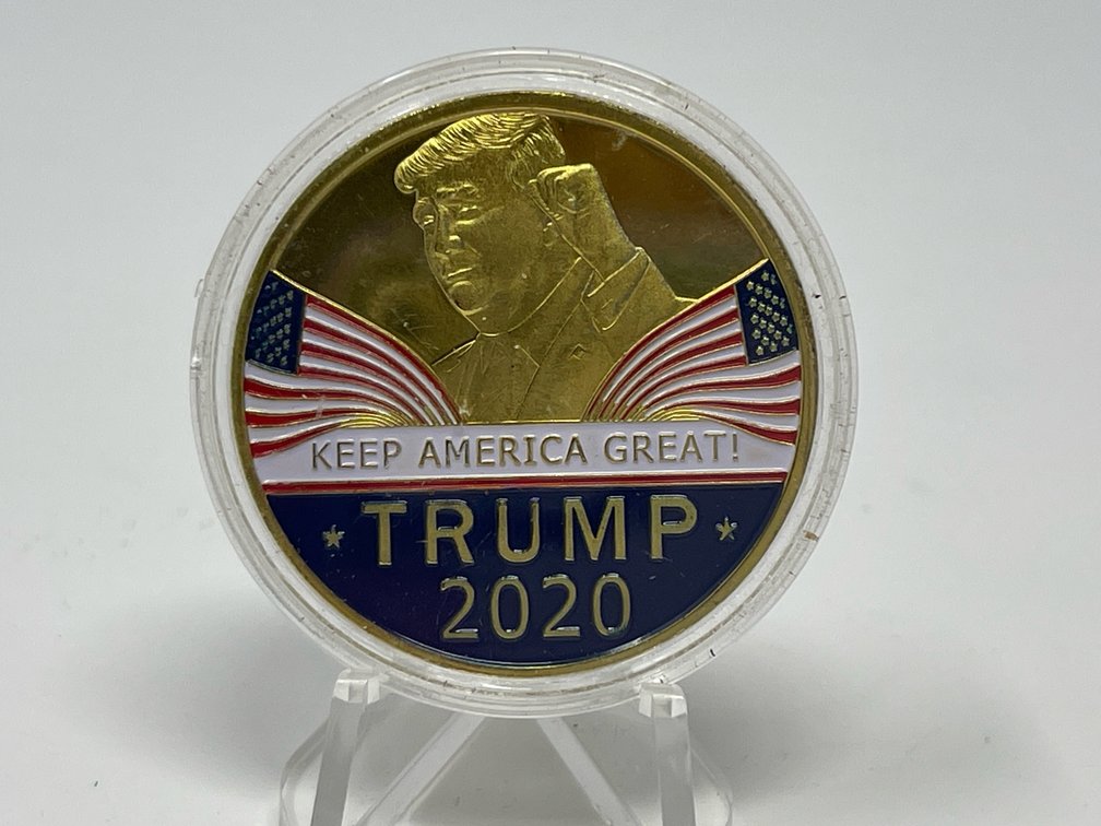 Trump 2020 Keep America Great Novelty Coin in Plastic Case